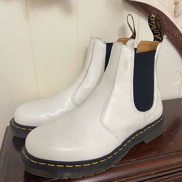 Dr. Martens 2976 Yellow Stitch Smooth Leather chunkyChelsea Boots in White 9M/8W main image 5